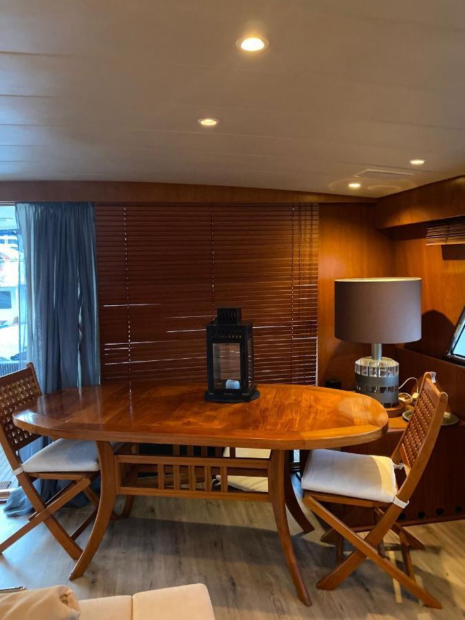 Amazing Boat To Sleep In Barcelona Hotel Sant Adria de Besos Ngoại thất bức ảnh