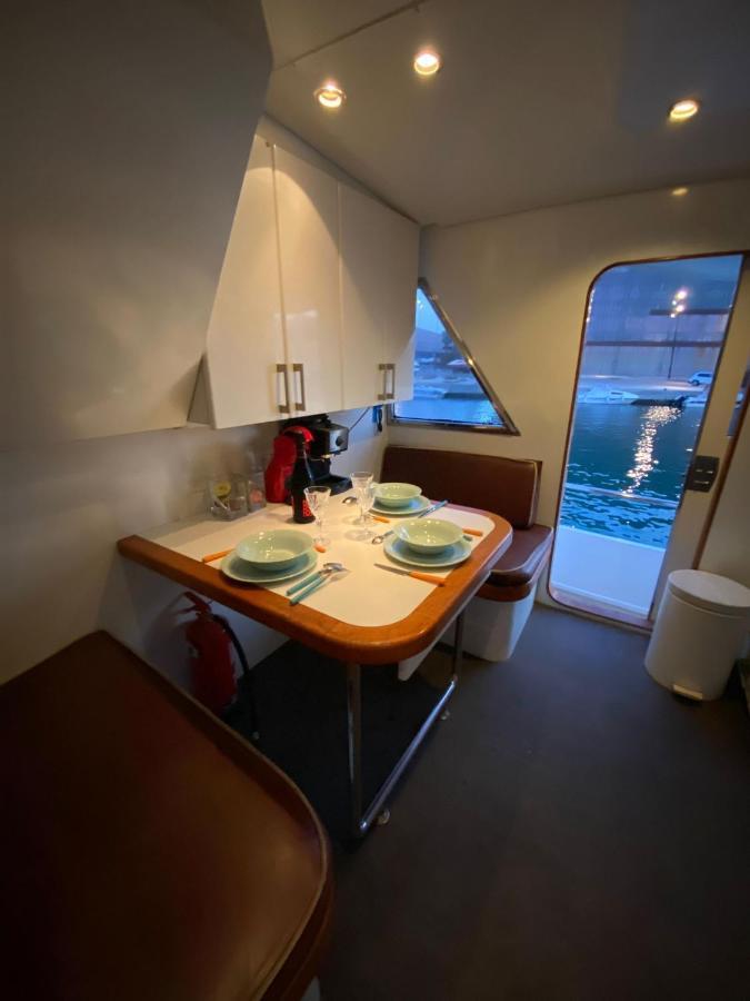 Amazing Boat To Sleep In Barcelona Hotel Sant Adria de Besos Ngoại thất bức ảnh