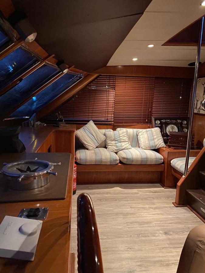 Amazing Boat To Sleep In Barcelona Hotel Sant Adria de Besos Ngoại thất bức ảnh