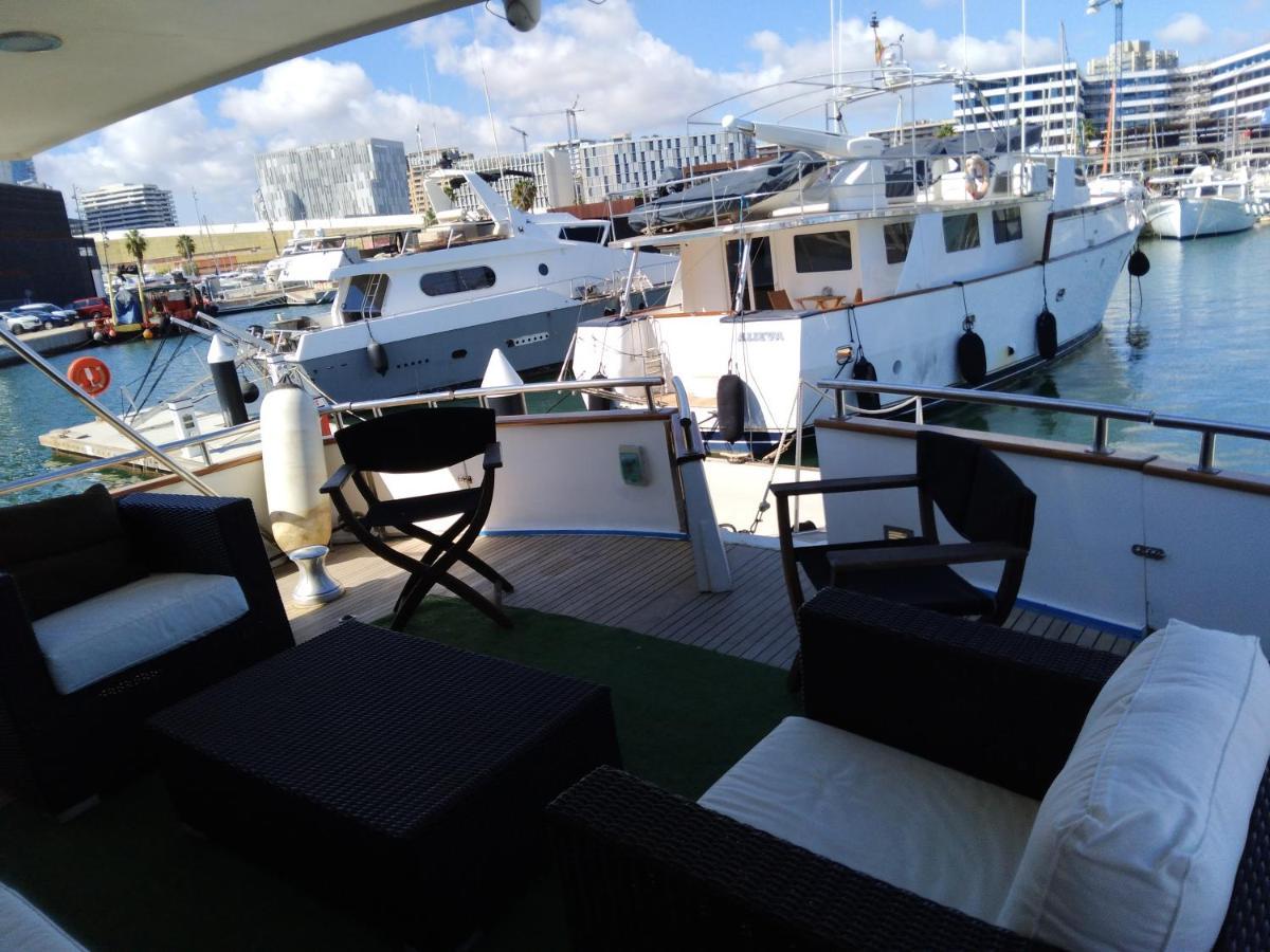 Amazing Boat To Sleep In Barcelona Hotel Sant Adria de Besos Ngoại thất bức ảnh