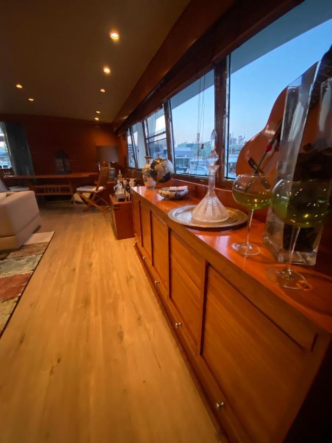 Amazing Boat To Sleep In Barcelona Hotel Sant Adria de Besos Ngoại thất bức ảnh