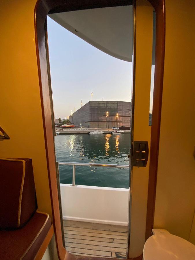Amazing Boat To Sleep In Barcelona Hotel Sant Adria de Besos Ngoại thất bức ảnh