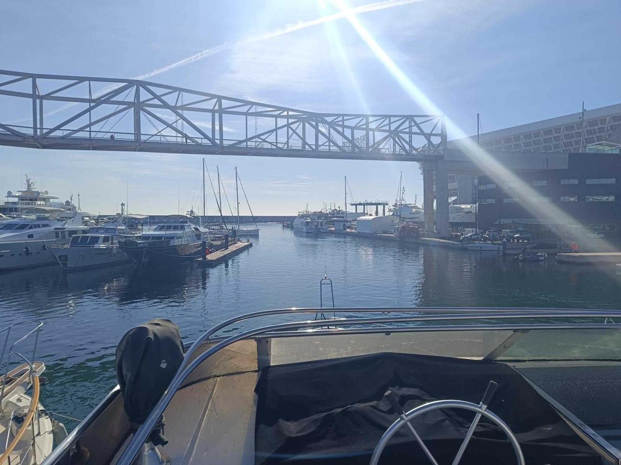 Amazing Boat To Sleep In Barcelona Hotel Sant Adria de Besos Ngoại thất bức ảnh