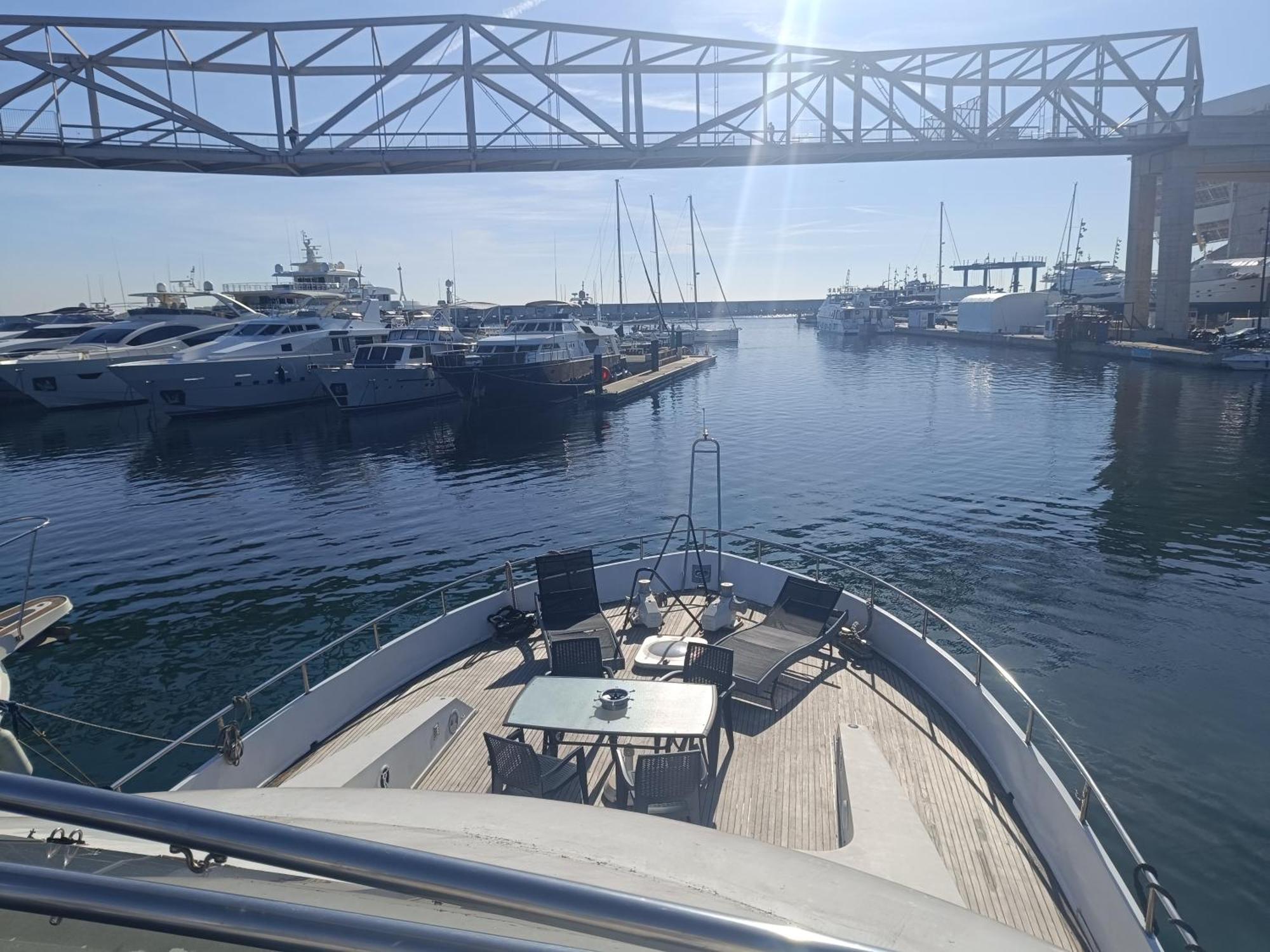 Amazing Boat To Sleep In Barcelona Hotel Sant Adria de Besos Ngoại thất bức ảnh