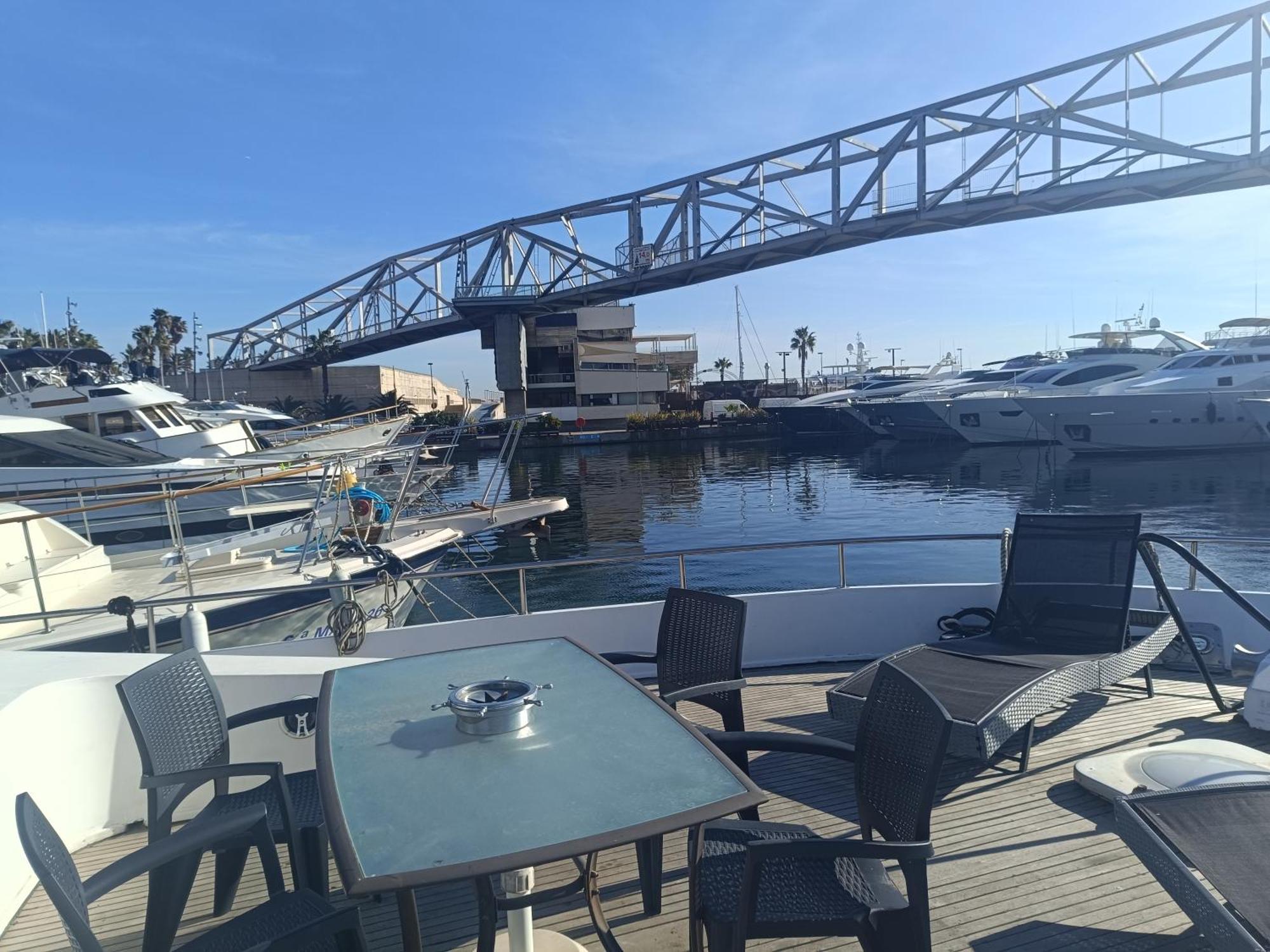 Amazing Boat To Sleep In Barcelona Hotel Sant Adria de Besos Ngoại thất bức ảnh
