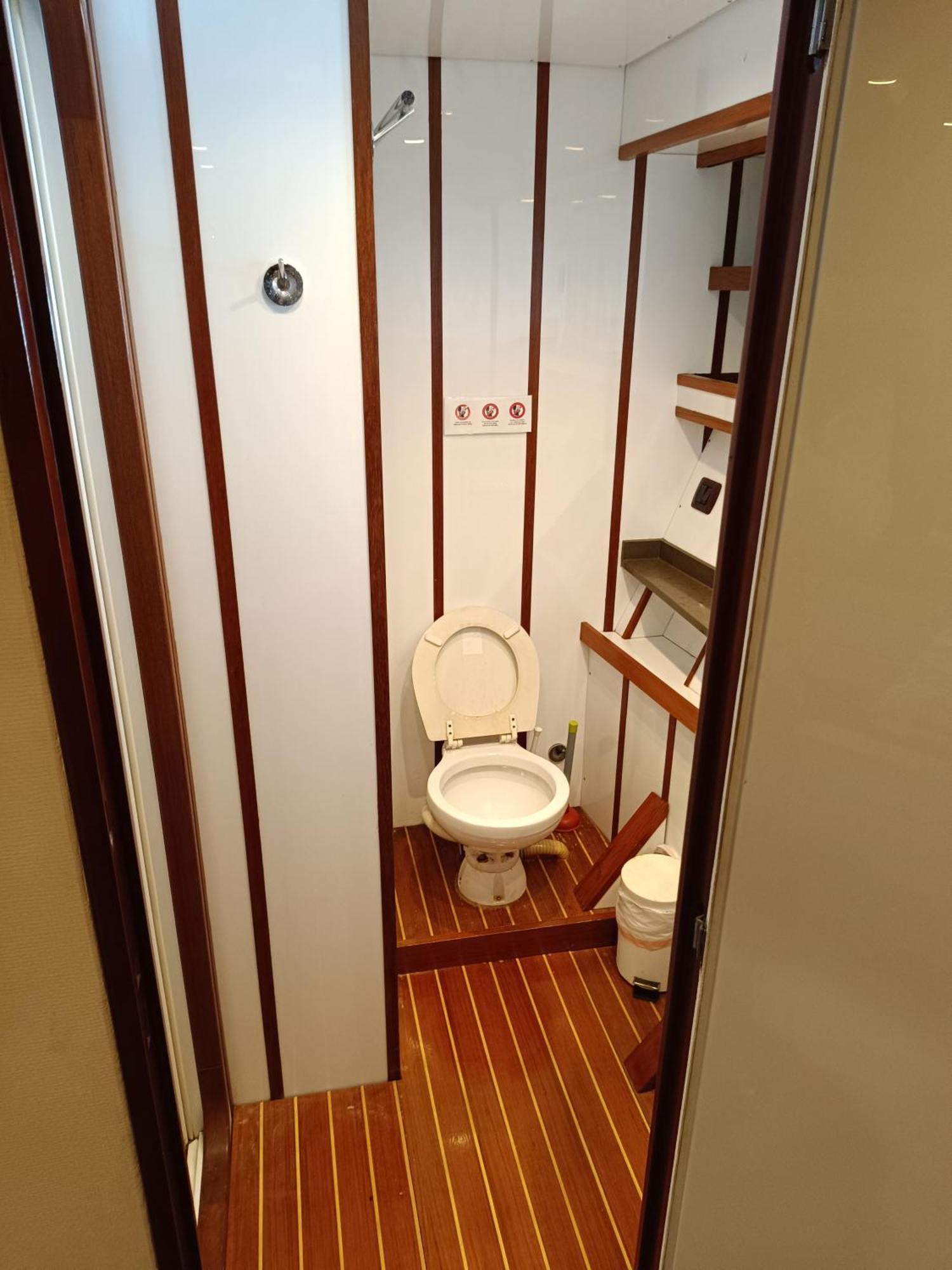 Amazing Boat To Sleep In Barcelona Hotel Sant Adria de Besos Ngoại thất bức ảnh