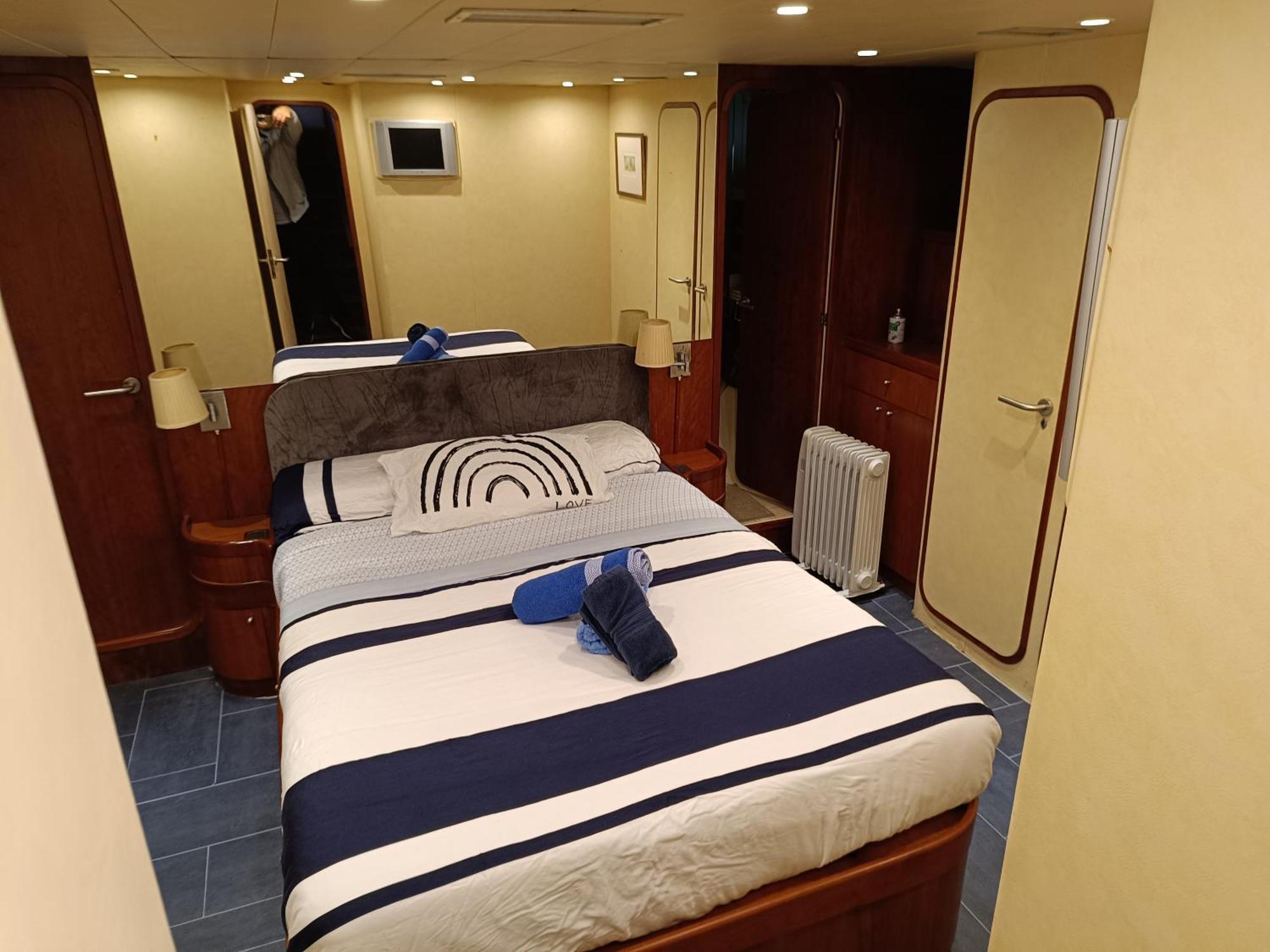 Amazing Boat To Sleep In Barcelona Hotel Sant Adria de Besos Ngoại thất bức ảnh