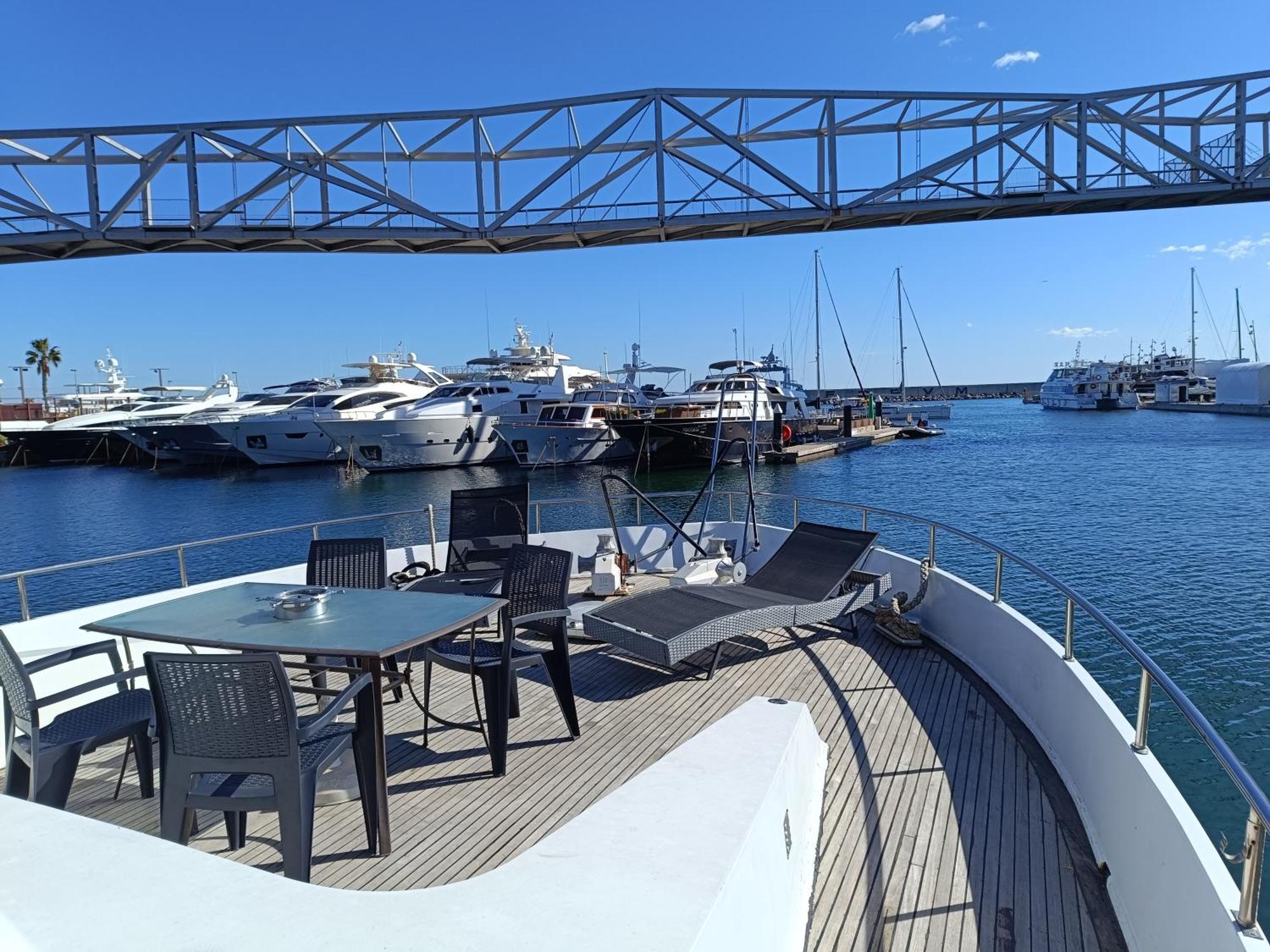 Amazing Boat To Sleep In Barcelona Hotel Sant Adria de Besos Ngoại thất bức ảnh