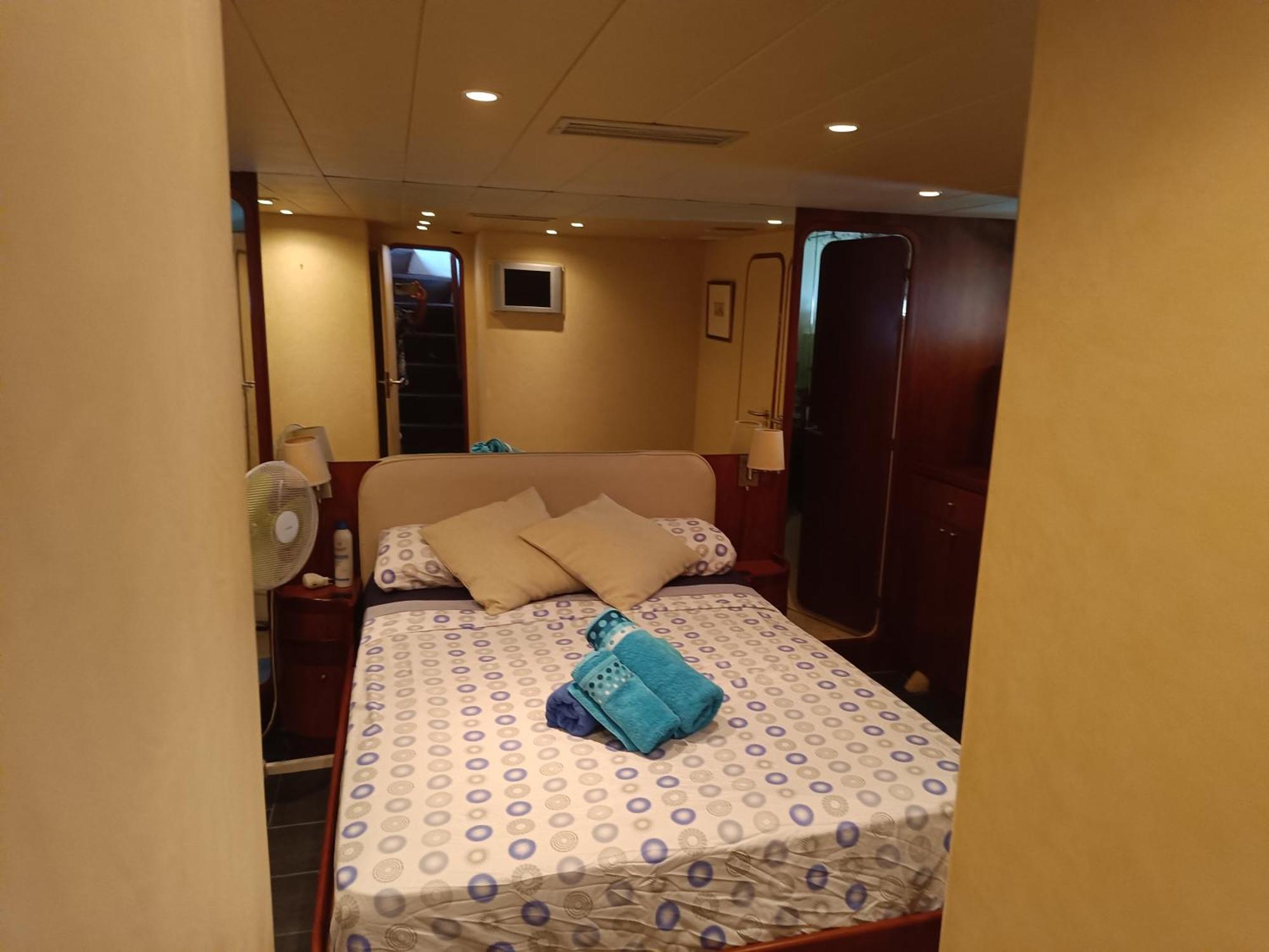 Amazing Boat To Sleep In Barcelona Hotel Sant Adria de Besos Ngoại thất bức ảnh